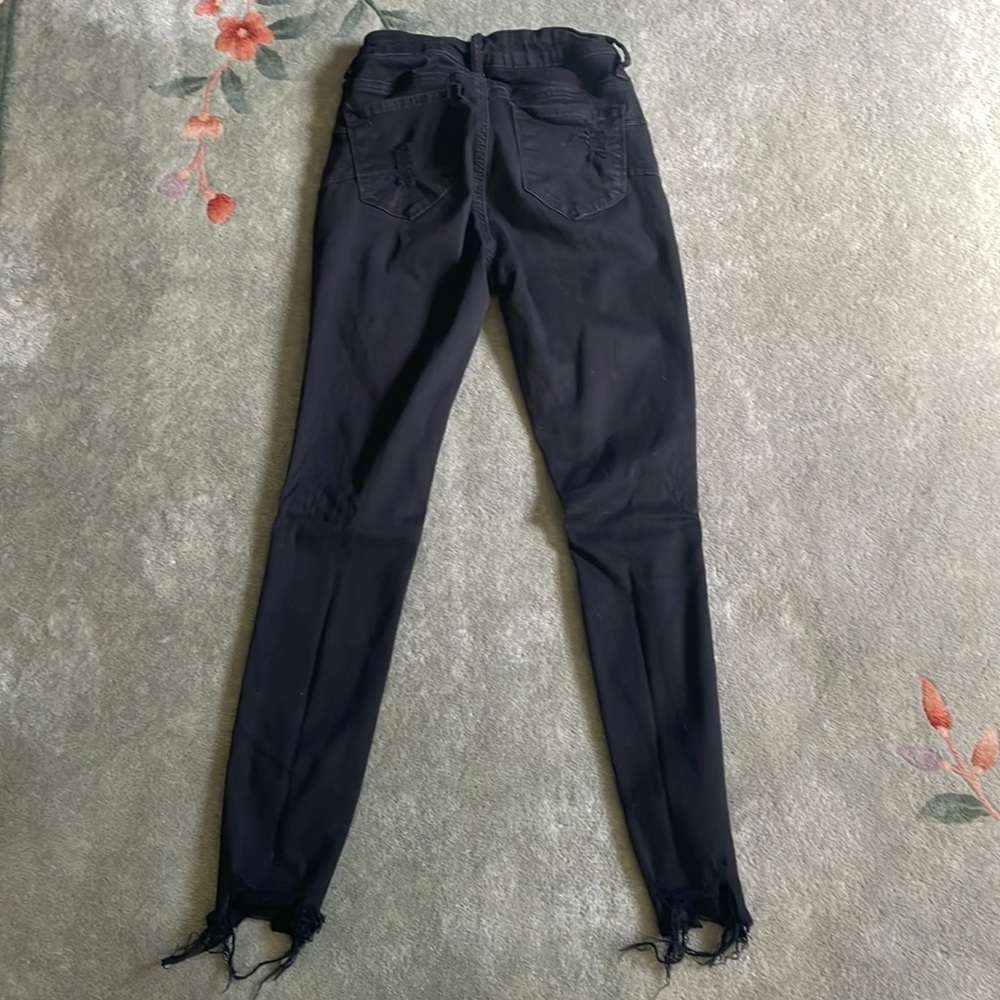 Juniors black stretchy distressed black jeans size 3 - Picture 4 of 4